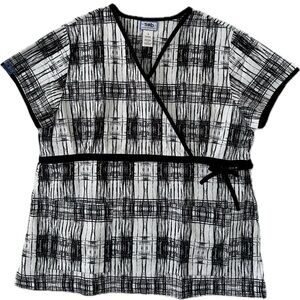 091025 - 100 % Cotton Black and White Women's Scrub Top